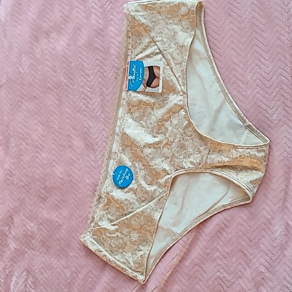 3 pairs of Panties - Picture 2 of 6